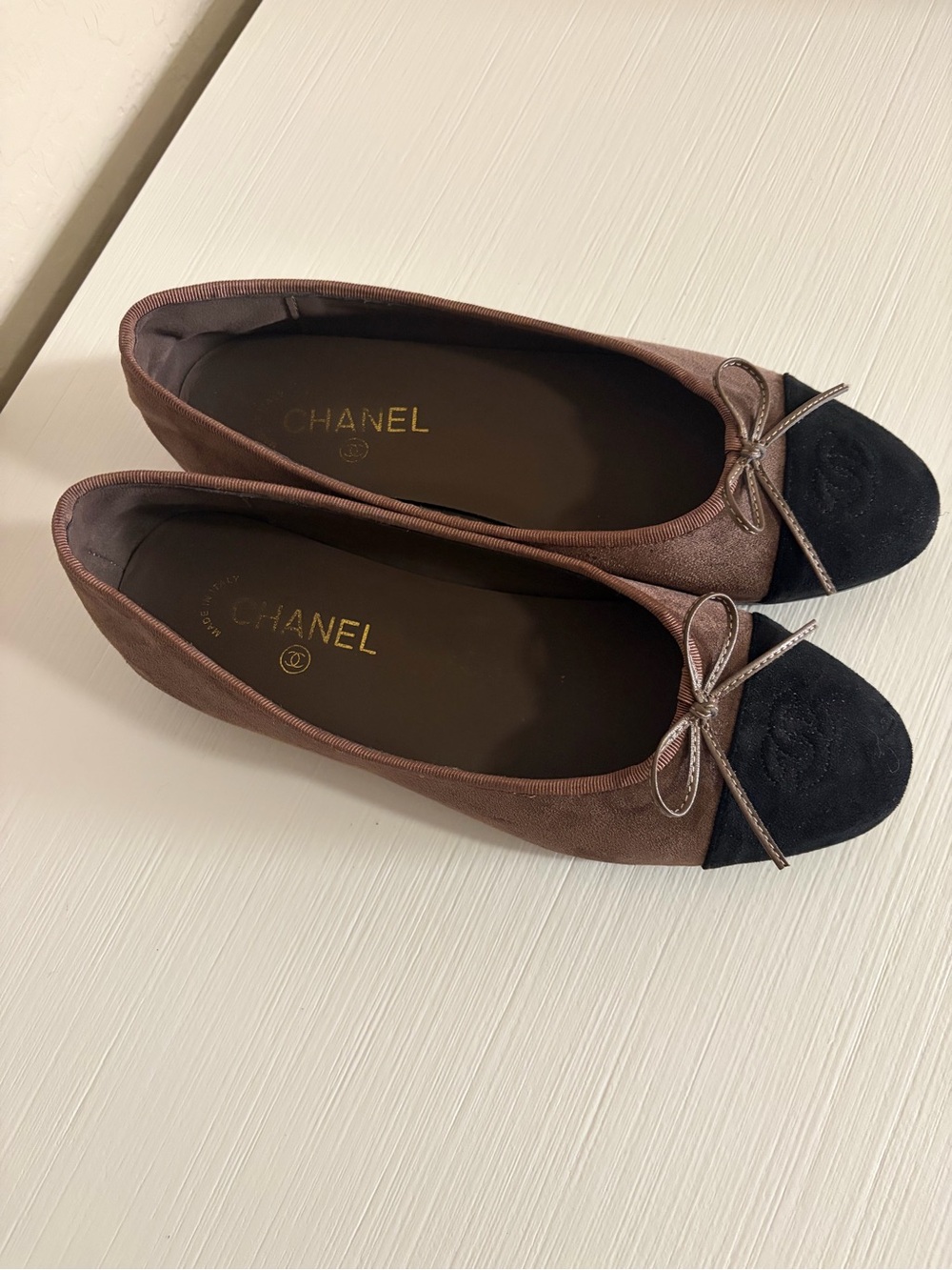 🤎🖤Chanel Two-Tone Brown Suede & Black Velvet Cap-Toe Ballet Flats🖤🤎
